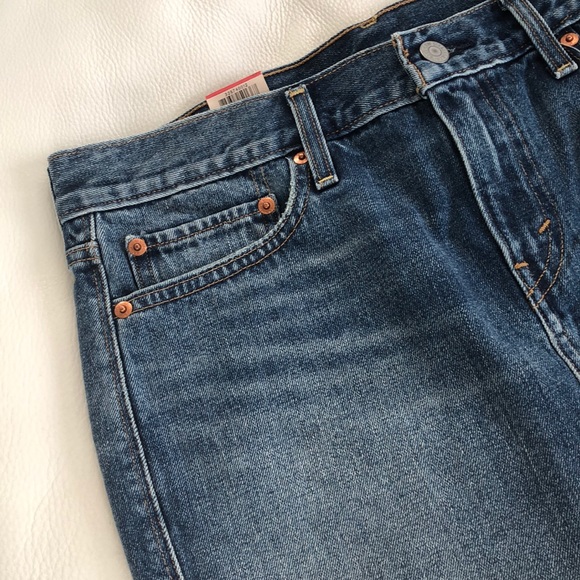 SALE NWT Levi’s Mid Rise Raw Hem Denim Skirt - Picture 5 of 8